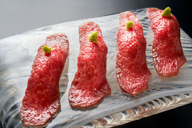 松阪牛極上ロースの炙り寿司